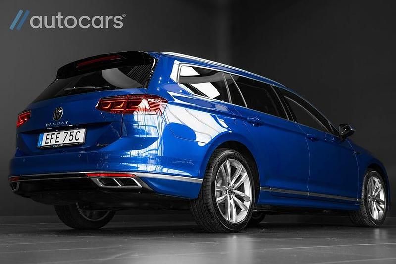 Begagnad VW Passat R-line 200 HK (147 kW) 2021 Mörkblå Kombi