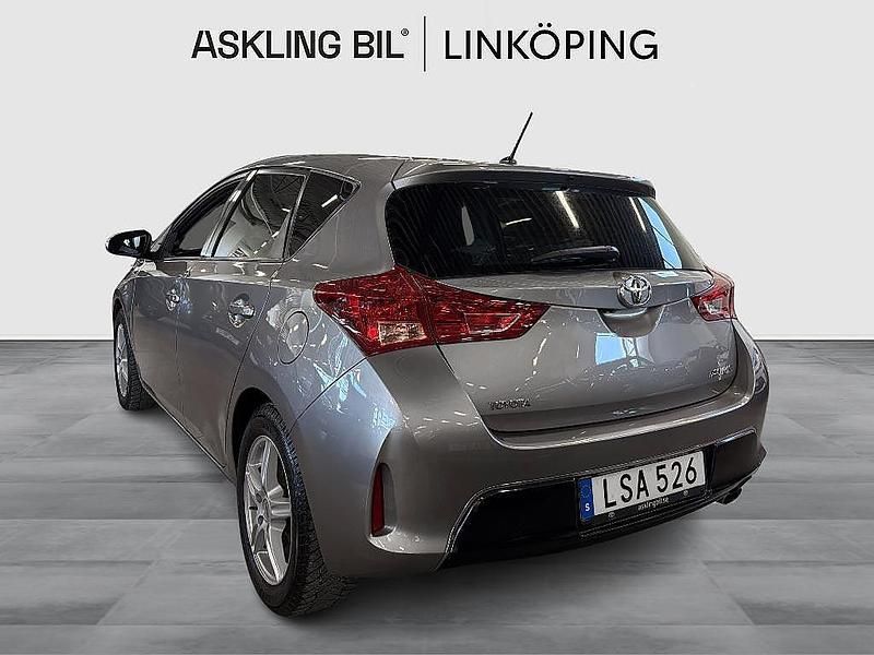 Begagnad Toyota Auris 132 HK (97 kW) 2014 Brun Halvkombi