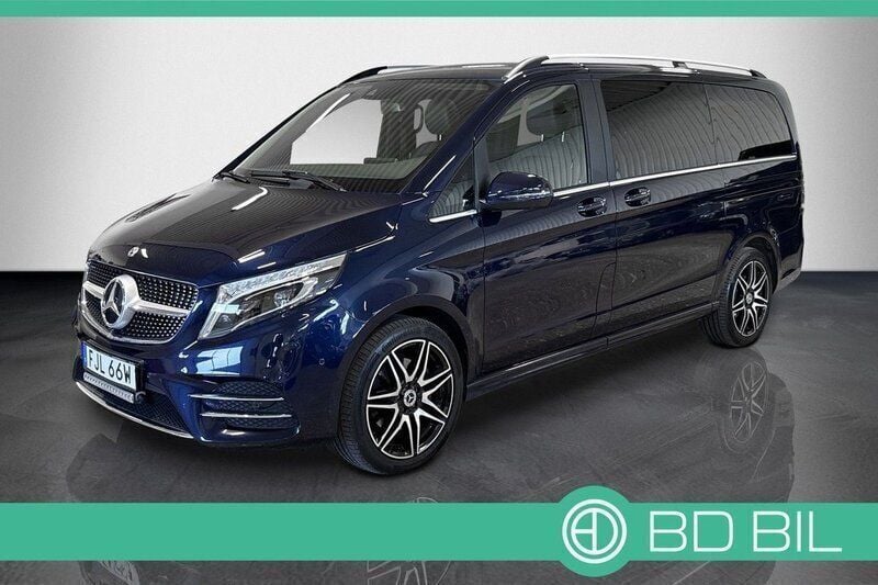 Mörkblå Begagnad 2020 Mercedes V300 AMG Minibuss | 689 900 kr (Marknadspris) - Bild 1/3
