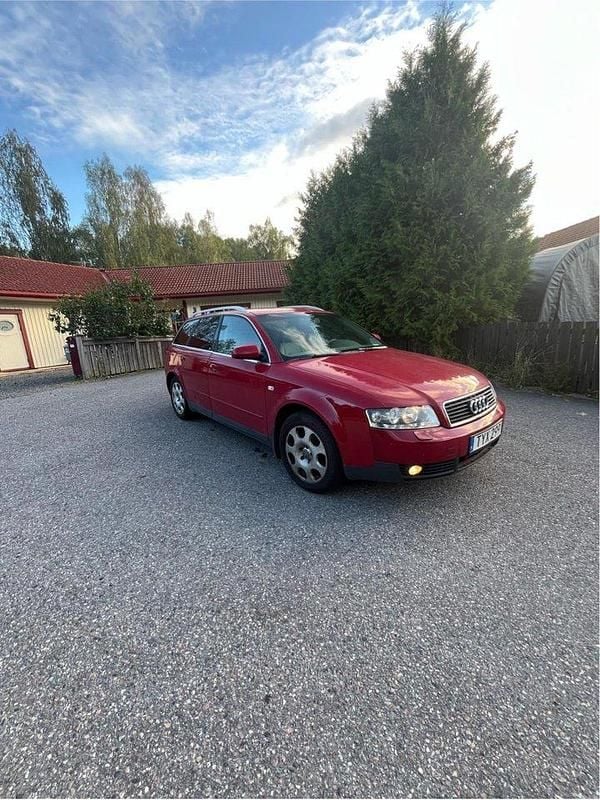 Röd Begagnad 2003 Audi A4 Comfort Kombi | 22 000 kr (Marknadspris) - Bild 1/4