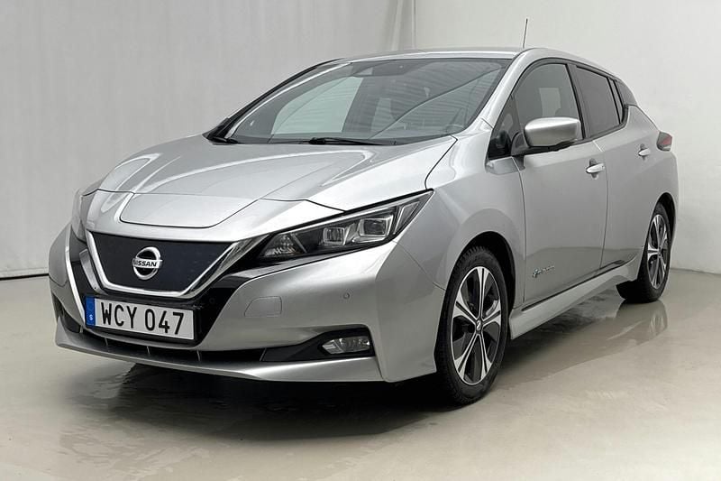 Silver Begagnad 2019 Nissan Leaf Tekna Halvkombi | 120 000 kr (Bra pris) - Bild 1/4