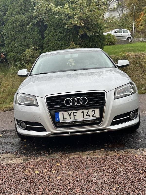 Silver Begagnad 2012 Audi A3 Sportback Kombi | 70 000 kr (Superpris) - Bild 1/4