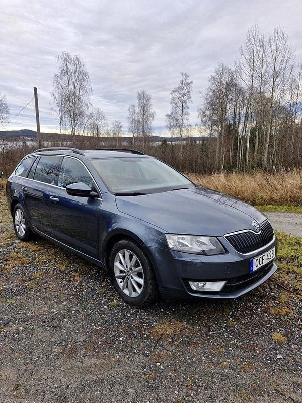 Grå Begagnad 2017 Skoda Octavia Ambition Kombi | 97 000 kr (Marknadspris) - Bild 1/4