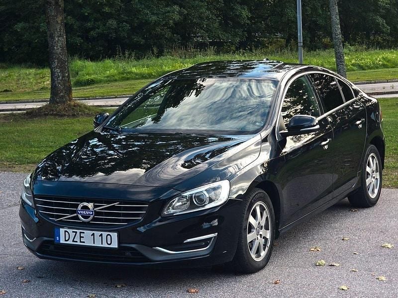 Svart Begagnad 2014 Volvo S60 Momentum Sedan | 129 999 kr (Marknadspris) - Bild 1/4