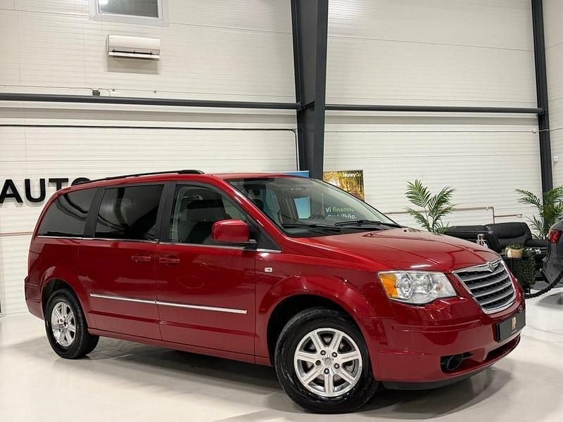 Begagnad Chrysler Grand Voyager 163 HK (119 kW) 2008 Röd Minibuss