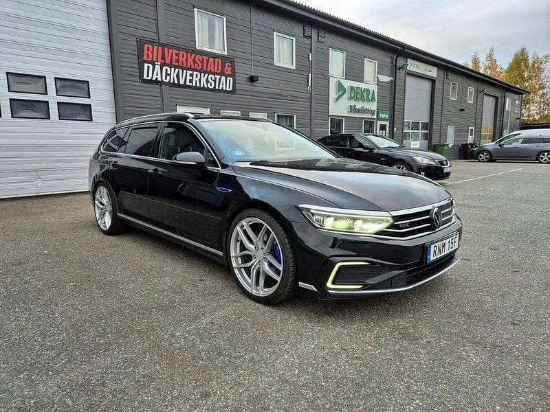 Begagnad 2021 VW Passat GTE Kombi | 159 000 kr - Bild 1/4