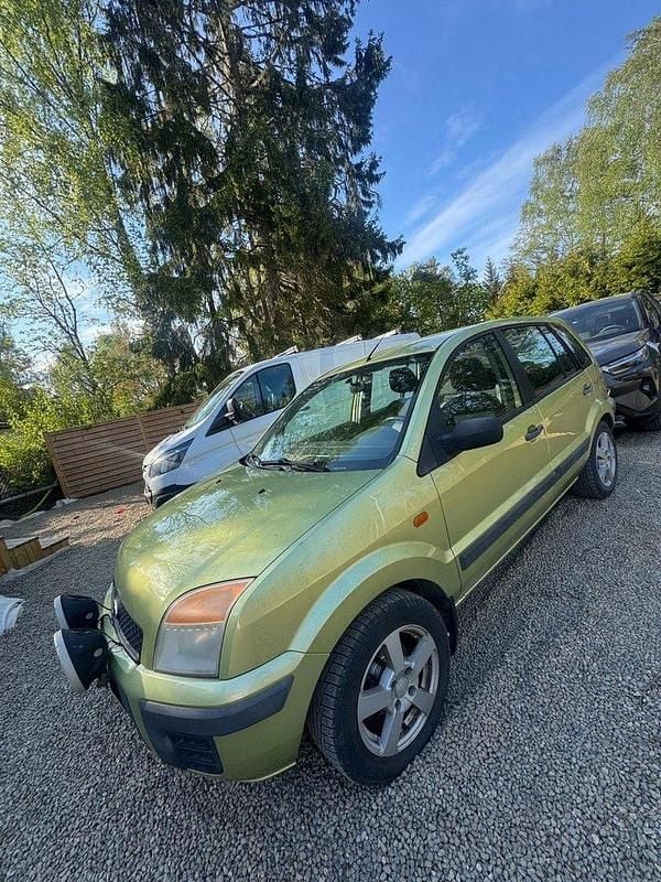 Grön Begagnad 2006 Ford Fusion Halvkombi | 12 000 kr (Superpris) - Bild 1/1