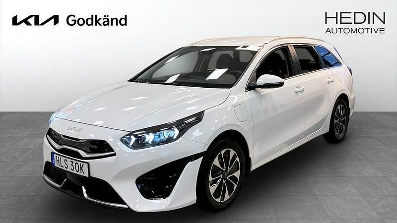 Vit Begagnad 2024 Kia Ceed Advance Halvkombi | 309 900 kr (Marknadspris) - Bild 1/4