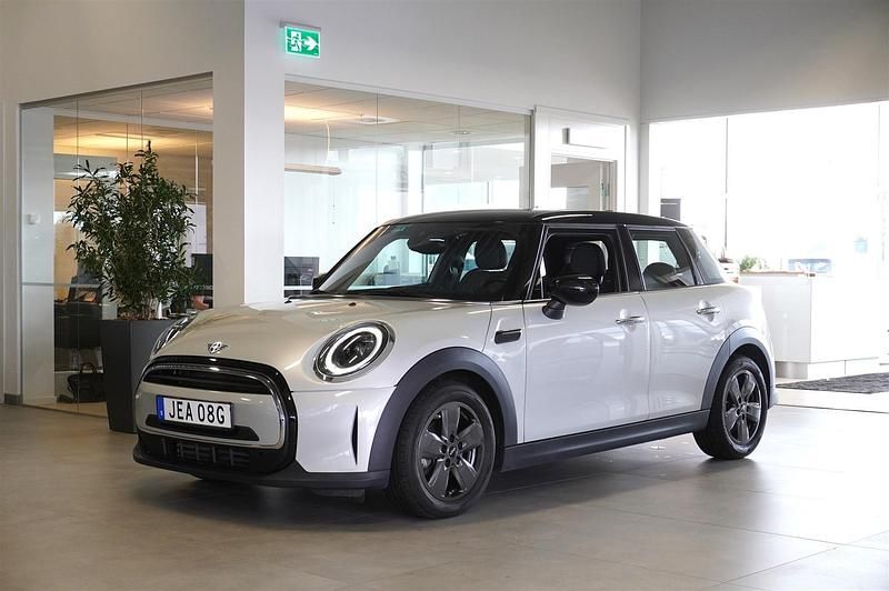 Silver Begagnad 2022 Mini Cooper Halvkombi | 232 800 kr (Dyr) - Bild 1/4