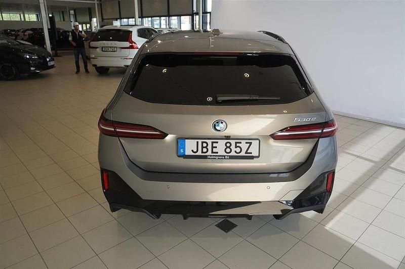 Begagnad BMW 530 Efficient Dynamics 190 HK (139 kW) 2025 Oxide grey Kombi