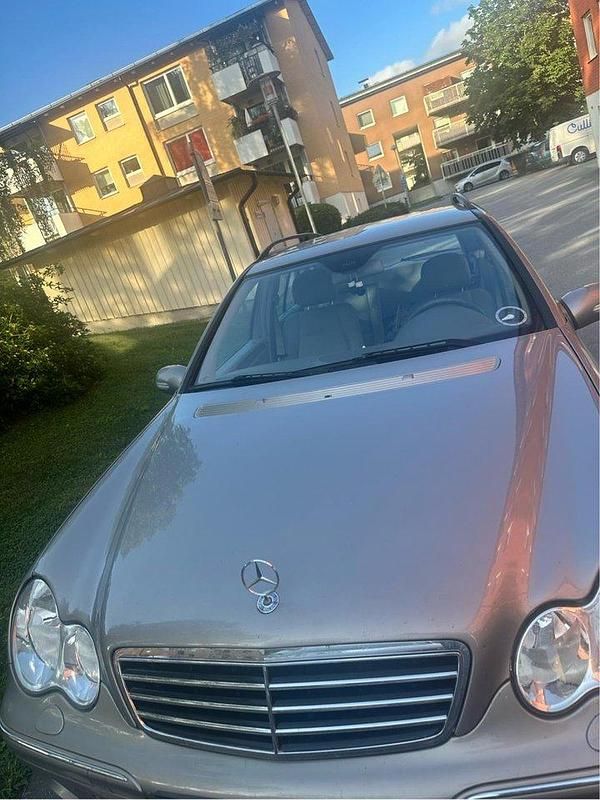 Silver Begagnad 2007 Mercedes C180 Kombi | 38 000 kr (Marknadspris) - Bild 1/3