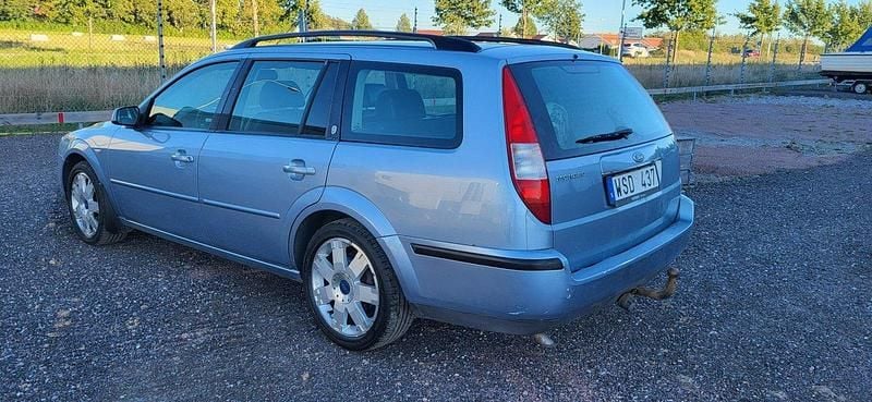 Blå Begagnad 2005 Ford Mondeo Kombi | 17 000 kr (Marknadspris) - Bild 1/4