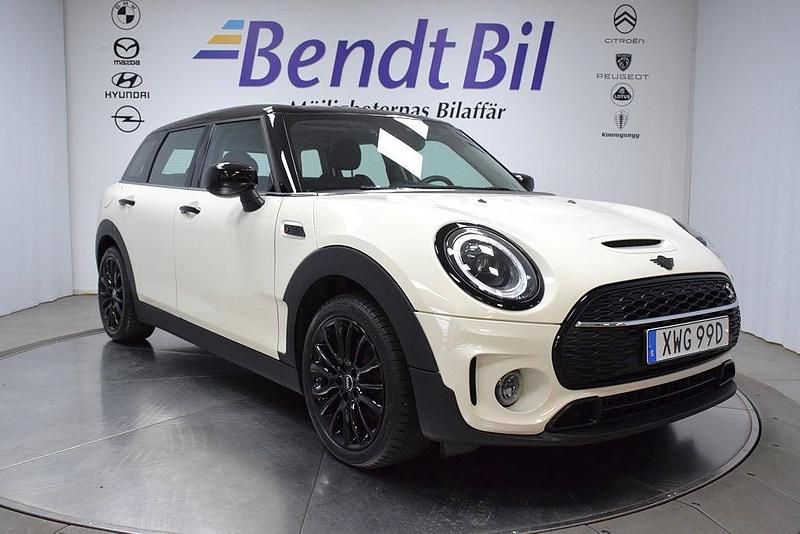 Vit Begagnad 2022 Mini Cooper S Clubman Kombi | 259 500 kr (Marknadspris) - Bild 1/4