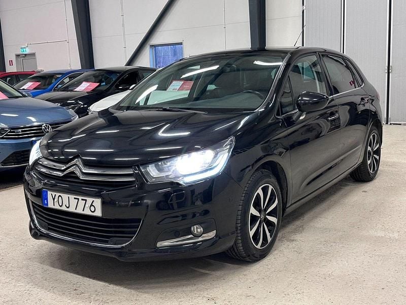 Svart Begagnad 2017 Citroën C4 Halvkombi | 114 700 kr (Lite dyr) - Bild 1/4