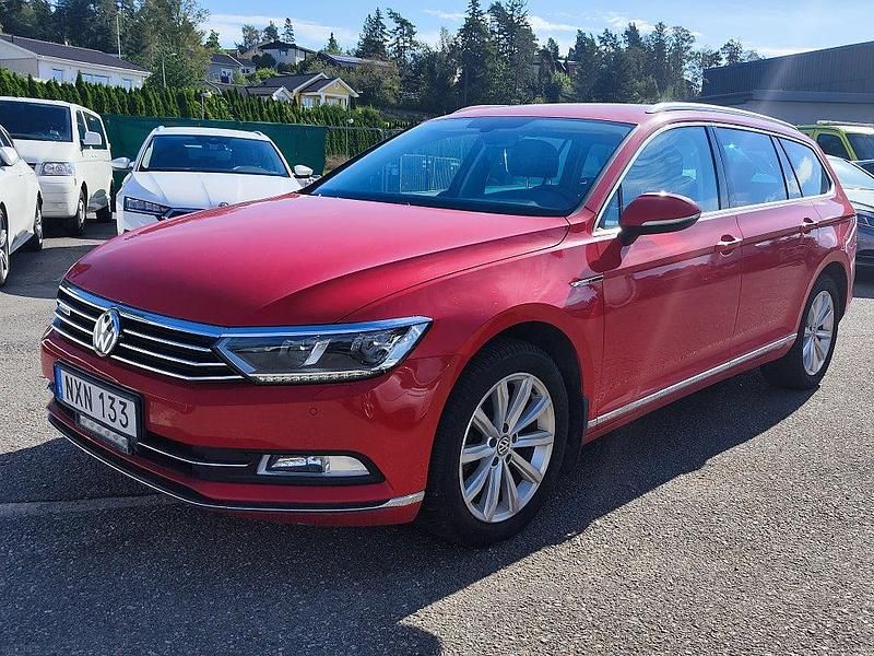Röd Begagnad 2015 VW Passat GT Kombi | 159 000 kr (Marknadspris) - Bild 1/4