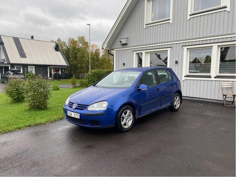 Blå Begagnad 2004 VW Golf IV Trendline Halvkombi | 30 000 kr (Marknadspris) - Bild 1/1