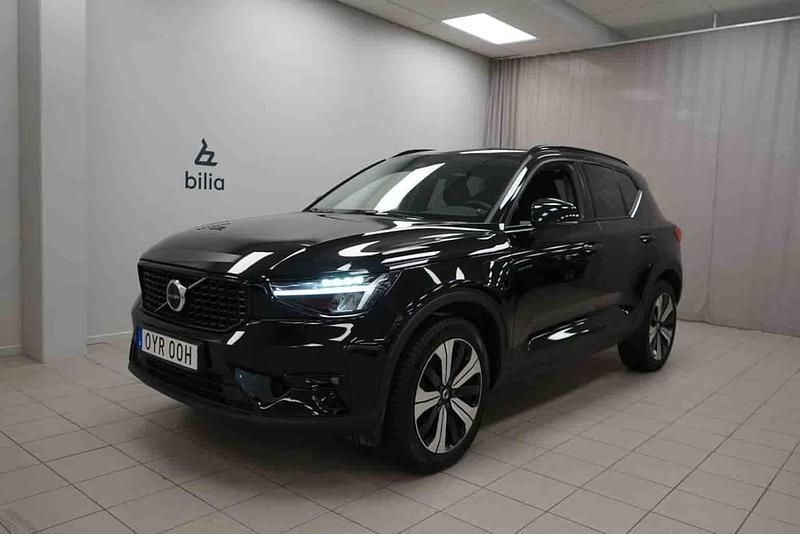 Svart Begagnad 2023 Volvo XC40 SUV | 399 900 kr - Bild 1/1