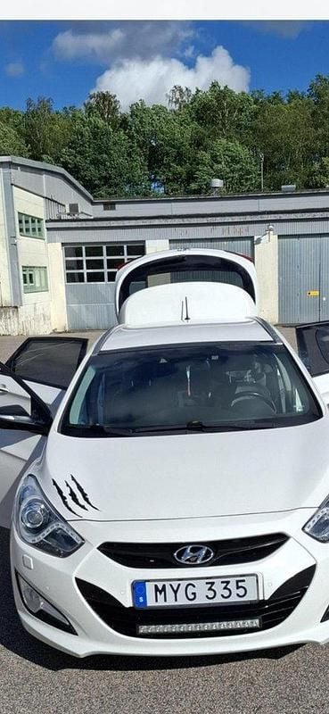 Vit Begagnad 2013 Hyundai i40 Kombi | 69 900 kr (Marknadspris) - Bild 1/4