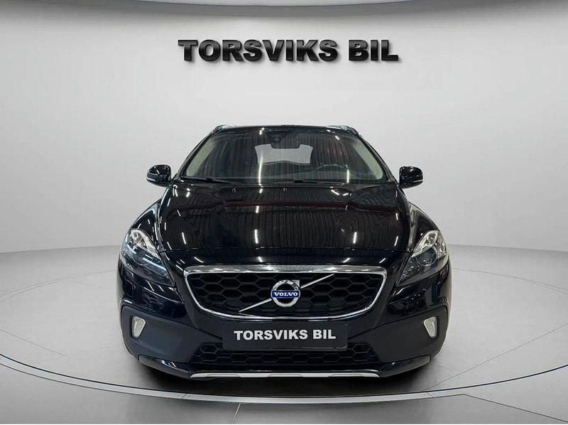 Svart Begagnad 2015 Volvo V40 CC Kombi | 154 900 kr (Marknadspris) - Bild 1/4