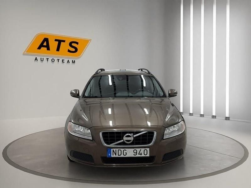 Begagnad Volvo V70 Kinetic 180 HK (132 kW) 2012 Brun Kombi