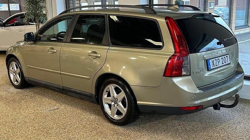 Begagnad Volvo V50 109 HK (80 kW) 2010 Grön Kombi