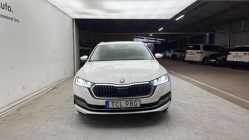 Begagnad Skoda Octavia Style 150 HK (110 kW) 2024 Vit Kombi