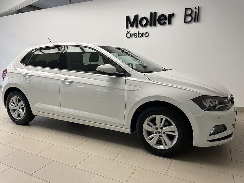 Vit (pure white) Begagnad 2018 VW Polo Halvkombi | 125 000 kr (Marknadspris) - Bild 1/4