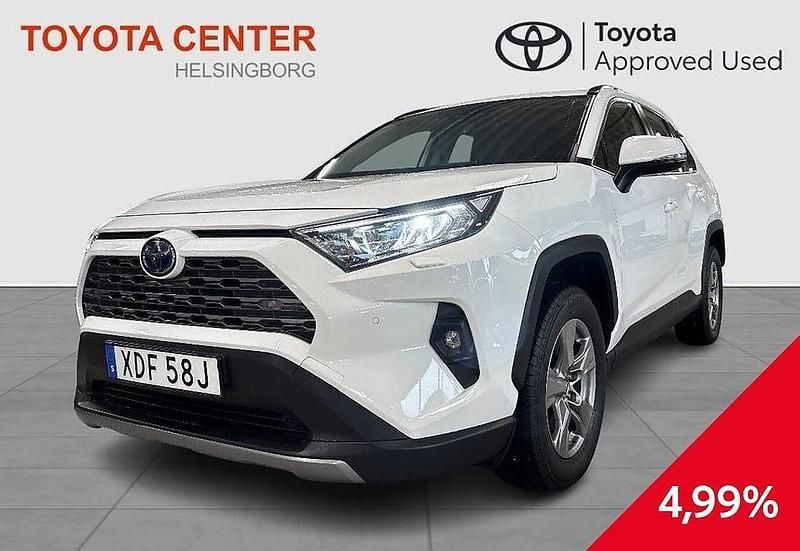 Vit Begagnad 2022 Toyota RAV4 Hybrid Active SUV | 379 900 kr (Marknadspris) - Bild 1/4