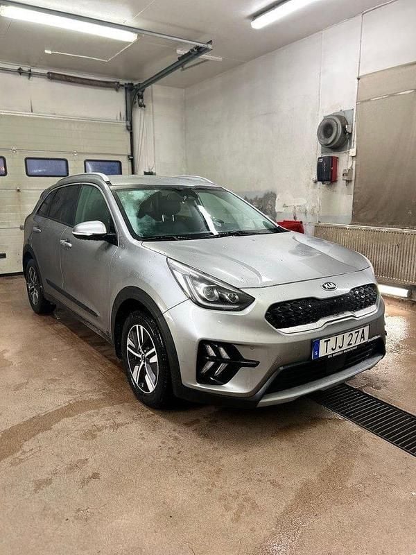 Grå Begagnad 2019 Kia Niro Advance SUV | 239 800 kr (Marknadspris) - Bild 1/2