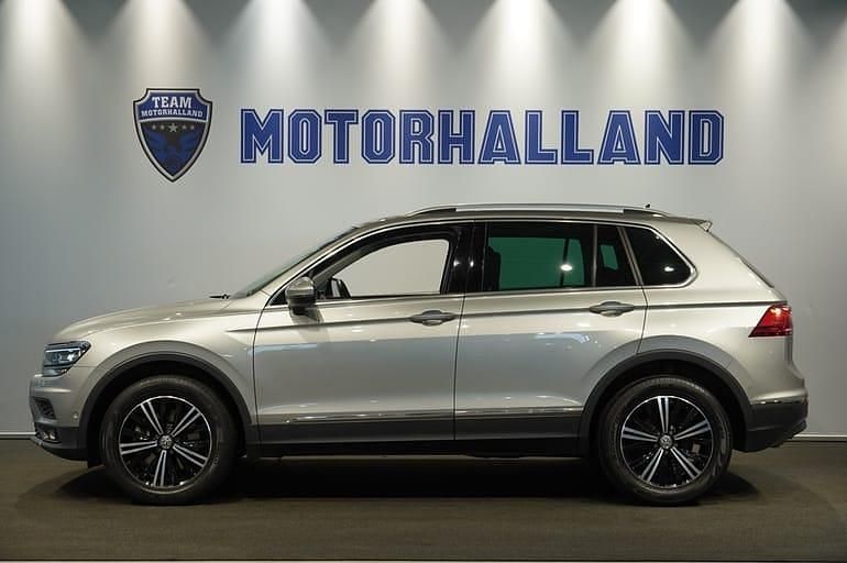 Grå Begagnad 2020 VW Tiguan GT SUV | 349 900 kr (Lite dyr) - Bild 1/4