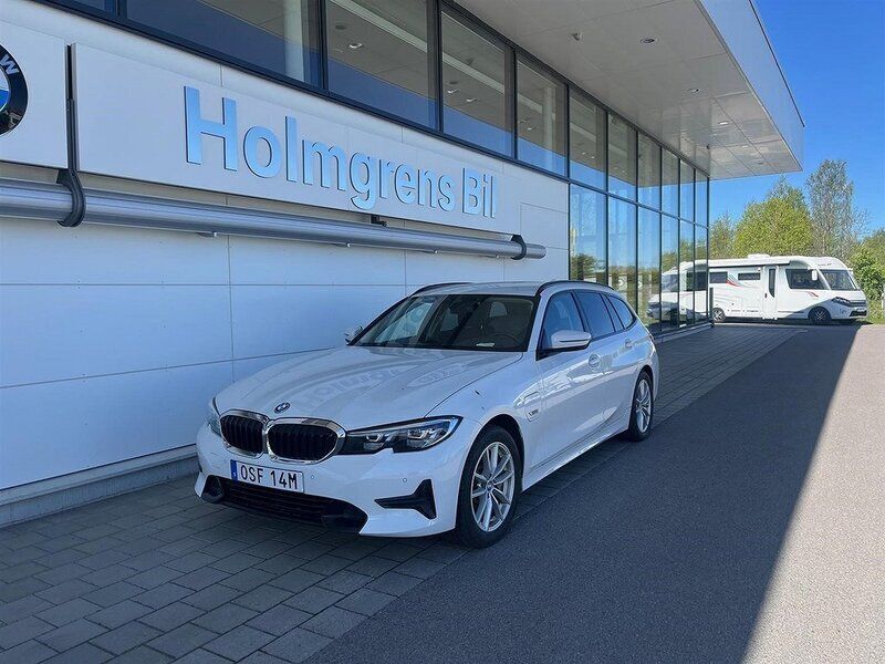 Okänd Begagnad 2021 BMW 330e Sport Line Kombi | 329 500 kr (Marknadspris) - Bild 1/4