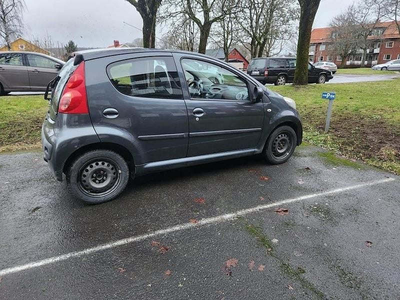 Begagnad 2009 Peugeot 107 Halvkombi | 17 000 kr (Marknadspris) - Bild 1/4
