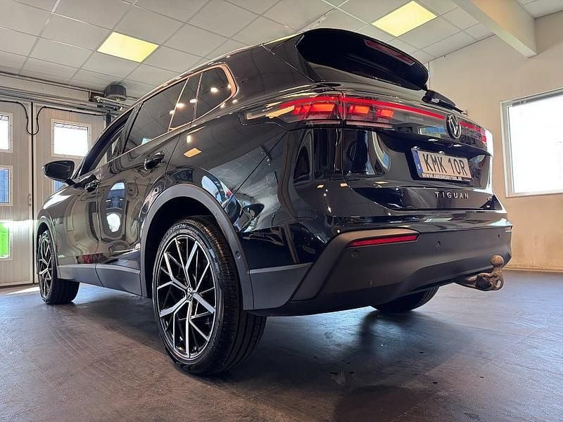 Begagnad VW Tiguan Life 150 HK (110 kW) 2024 Svart SUV