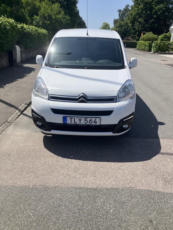 Vit Begagnad 2016 Citroën Berlingo Minibuss | 75 000 kr (Marknadspris) - Bild 1/4