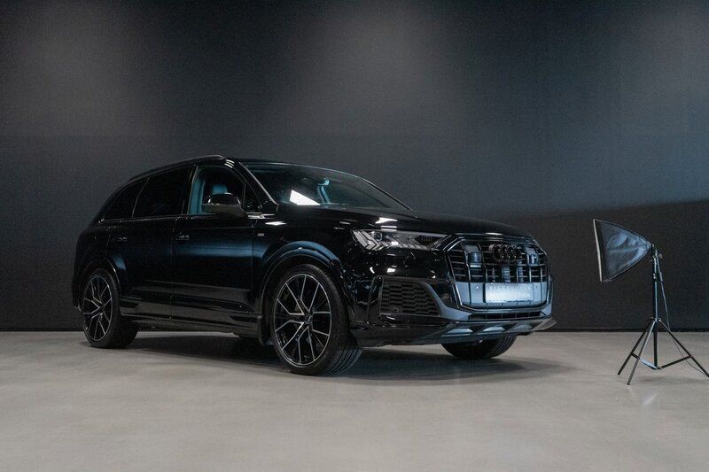 Svart Begagnad 2023 Audi Q7 S-Line SUV | 759 000 kr (Lite dyr) - Bild 1/4