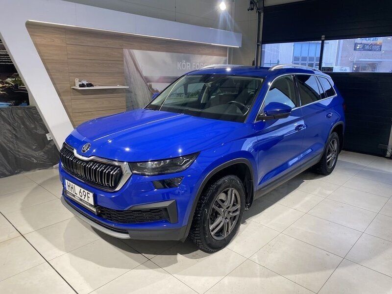 Blå Begagnad 2022 Skoda Kodiaq Adventure SUV | 399 000 kr (Marknadspris) - Bild 1/4