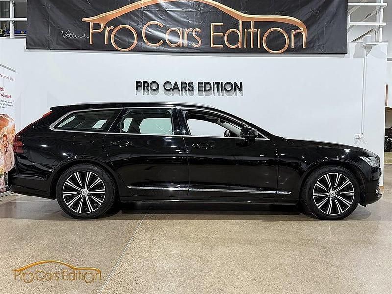 Begagnad Volvo V90 Momentum 253 HK (186 kW) 2020 Svart Kombi