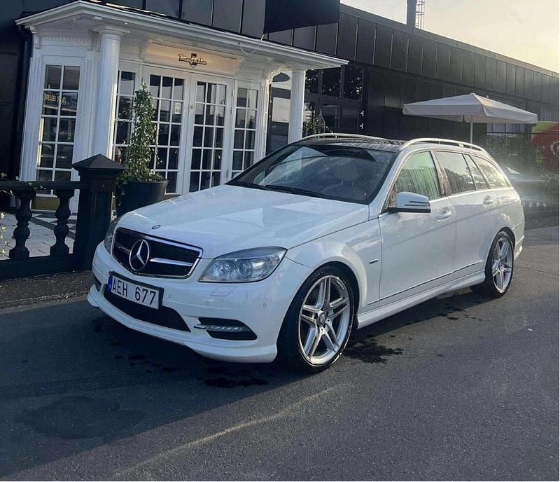 Vit Begagnad 2011 Mercedes C250 Kombi | 90 000 kr (Marknadspris) - Bild 1/4
