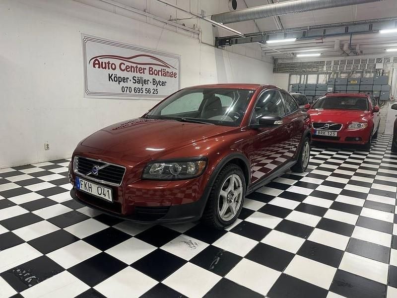 Röd Begagnad 2007 Volvo C30 Kinetic Halvkombi | 44 900 kr (Bra pris) - Bild 1/4