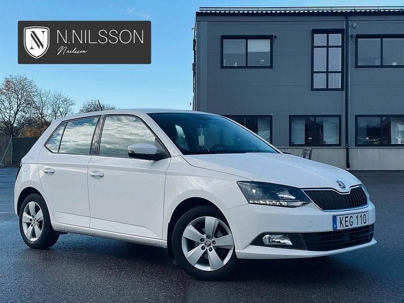 Vit Begagnad 2017 Skoda Fabia Style Halvkombi | 114 900 kr (Marknadspris) - Bild 1/4