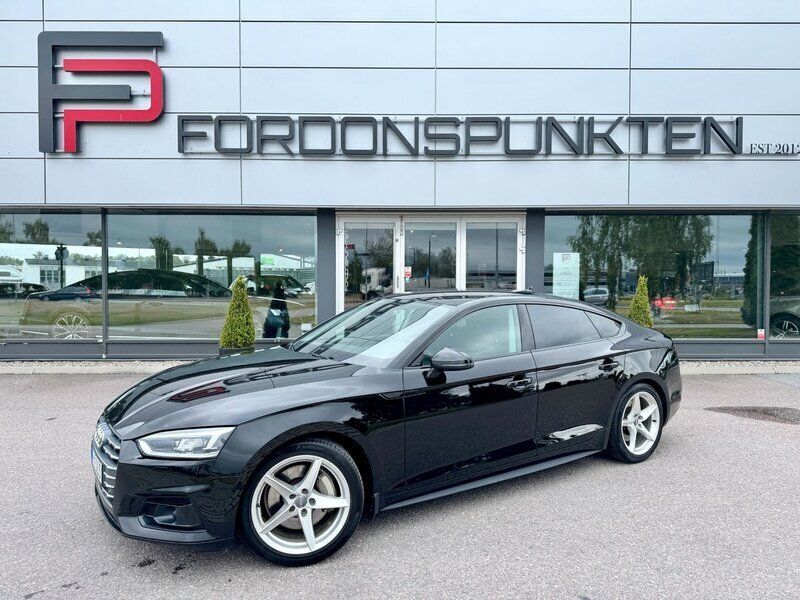 Svart Begagnad 2018 Audi A5 Sportback Proline Halvkombi | 239 000 kr (Marknadspris) - Bild 1/4