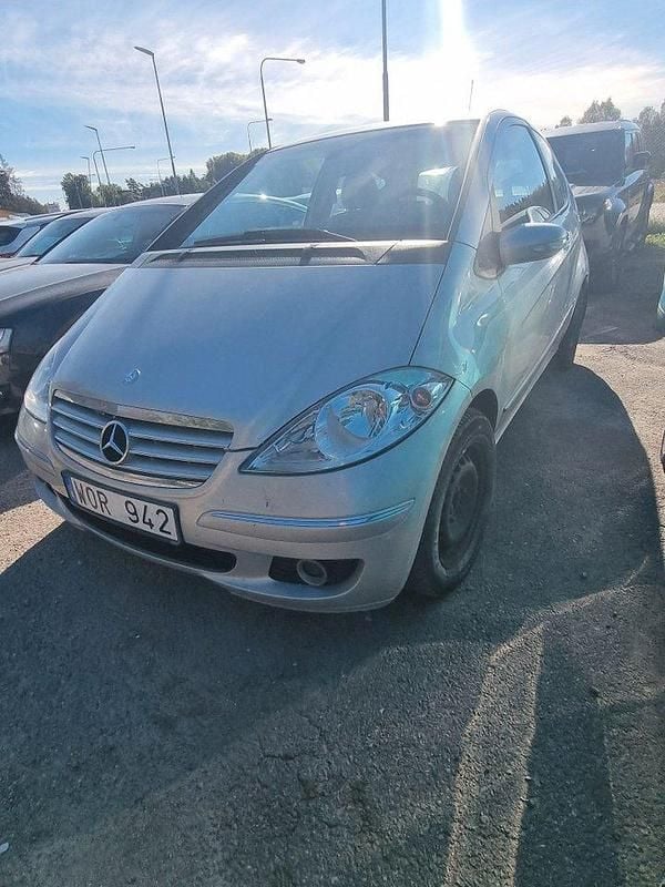 Silver Begagnad 2005 Mercedes A150 Elegance Halvkombi | 17 900 kr (Marknadspris) - Bild 1/4