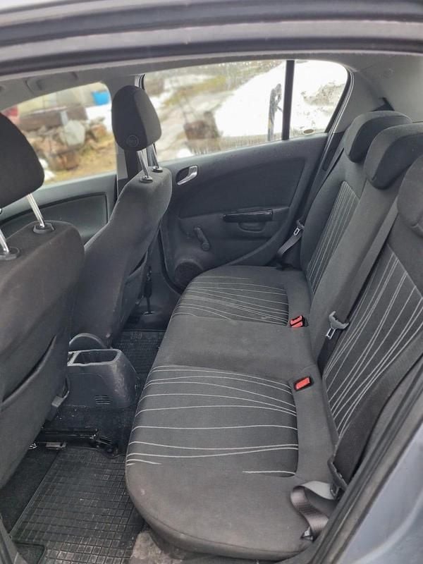 Begagnad Opel Corsa 80 HK (58 kW) 2010 Halvkombi