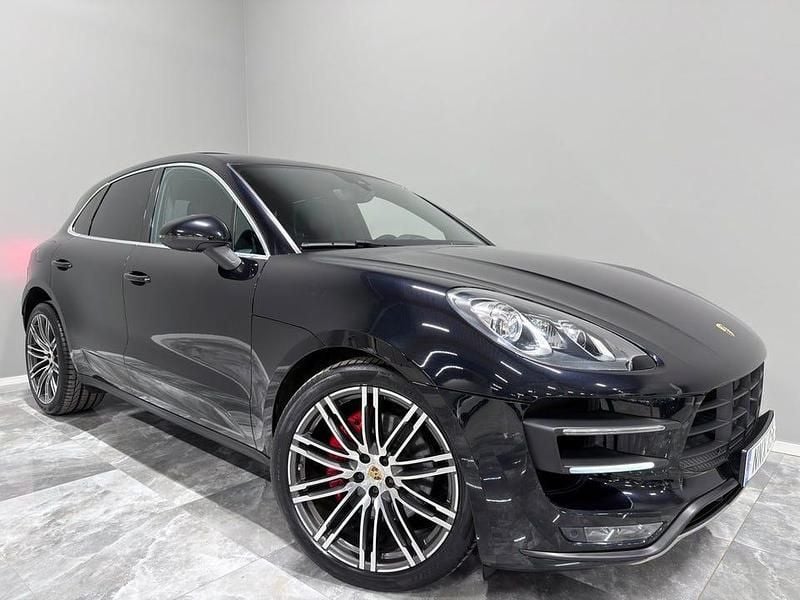 Svart Begagnad 2014 Porsche Macan Turbo SUV | 379 900 kr (Dyr) - Bild 1/4