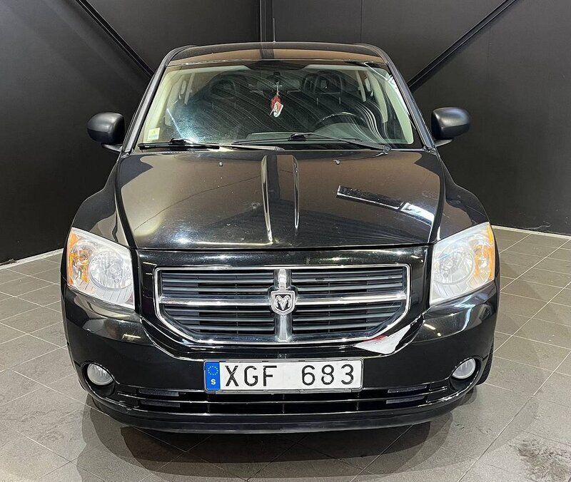 Begagnad Dodge Caliber 161 HK (118 kW) 2008 Svart Halvkombi