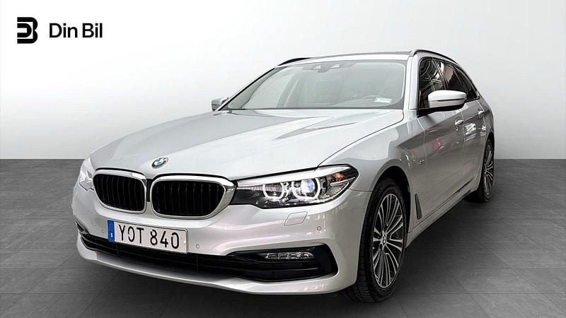 Silver Begagnad 2017 BMW 520 Kombi | 255 900 kr (Lite dyr) - Bild 1/4