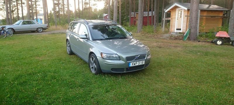 Grön Begagnad 2006 Volvo V50 Kombi | 35 000 kr (Dyr) - Bild 1/4