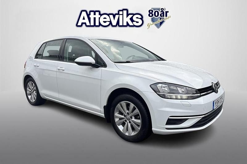 Vit Begagnad 2017 VW Golf VII Halvkombi | 144 900 kr (Marknadspris) - Bild 1/4