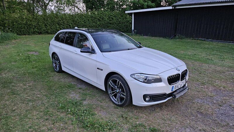 Vit Begagnad 2015 BMW 520 Kombi | 108 500 kr (Marknadspris) - Bild 1/3
