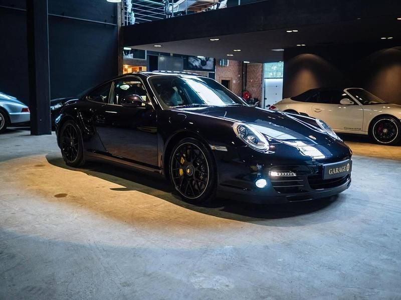 Begagnad 2012 Porsche 911 Turbo S Sportkupé | 1 499 910 kr - Bild 1/4